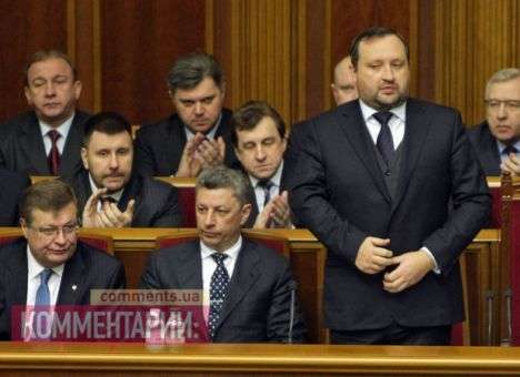 Арбузов говорит, что на валюту «давит политическая нестабильность»