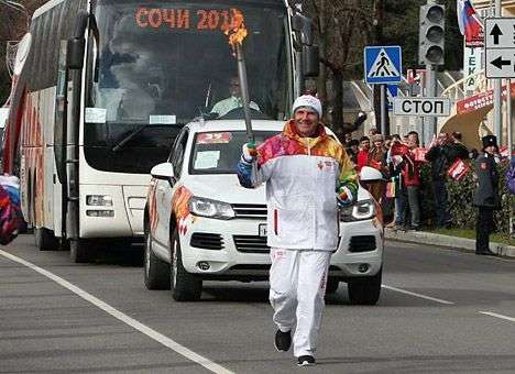 Бубка принял участие в эстафете олимпийского огня в Сочи