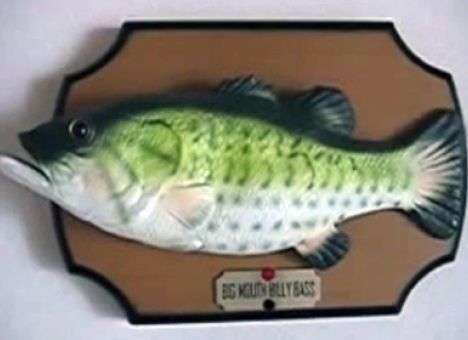 В США грабителя в магазине спугнула поющая рыба (ВИДЕО)