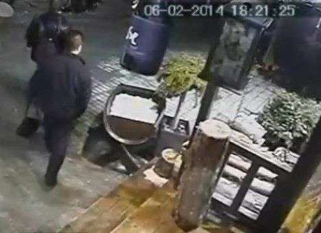 Камера наблюдения сняла убийство крымского бизнесмена (ВИДЕО)