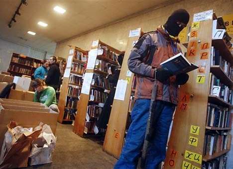 Библиотека Майдана уже отправляет книги в села