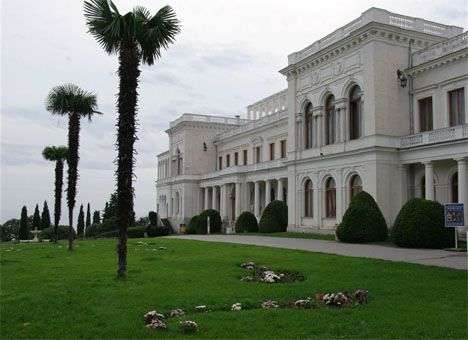 В Крым слетаются главы облсоветов со всей Украины обсуждать Евромайдан