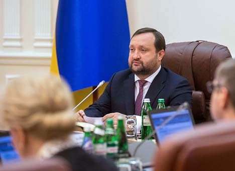 Арбузов успокаивает: ситуация на валютном рынке под контролем