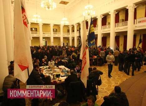 Митингующие освободили и передали здание КГГА властям Киева