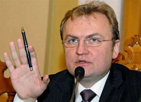 Мэр Львова призвал силовиков встать на защиту народа