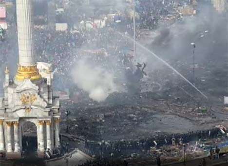 Силовики снова применили водомет на Майдане