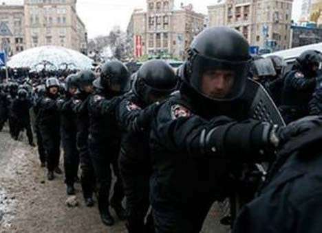 У Захарченко отрицают массовый переход милиции на сторону протестующих