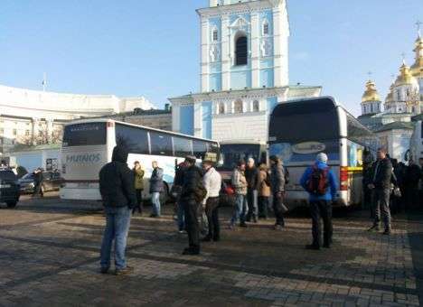 В Киев приехали 10 автобусов с правоохранителями во главе с Луценко (ФОТО)