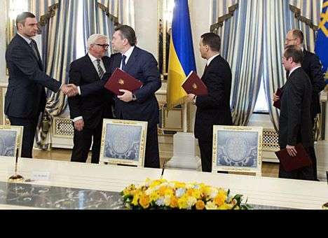 Янукович и оппозиция подписали «мирное» Соглашение