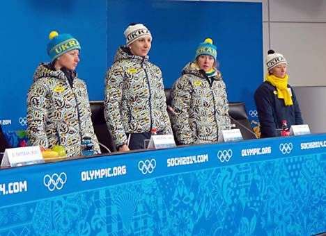 Биатлонистки в Сочи почтили память жертв в Украине перед общением с прессой (ФОТО)