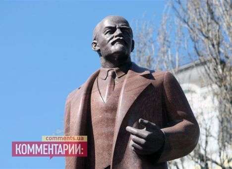 Еще два памятника Ленину снесли - на Волыни и в Кировограде