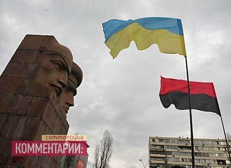 Активисты Майдана демонтируют памятник чекистам в Киеве (ФОТО)