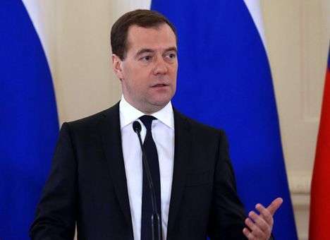 Медведев не знает, где скрывается Азаров
