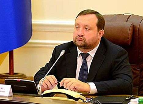 Арбузов заявил, что Украина в преддефолтном состоянии, и ушел на больничный