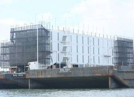 «Инновационная» баржа Google сменит дислокацию