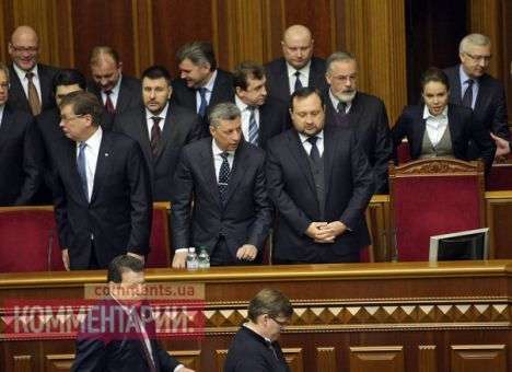 Рада уволила Кабмин Азарова-Арбузова