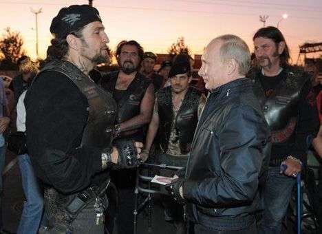 Друг Путина вместе с байкерами «охраняет» администрацию в Севастополе