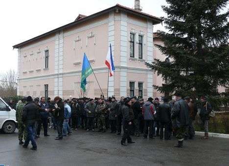 Представительство президента в Крыму заблокировали, чтоб не пустить Куницына (ФОТО)