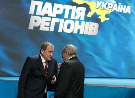 В Крыму вооруженные захватчики взяли штаб Партии регионов