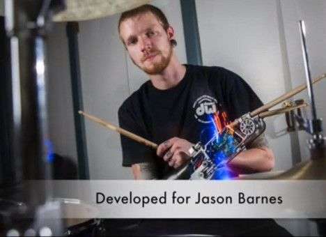 Ученые создали роботизированный протез для игры на ударных (ВИДЕО)