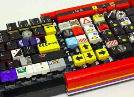 Из деталей «Лего» собрали настоящую клавиатуру (ВИДЕО)