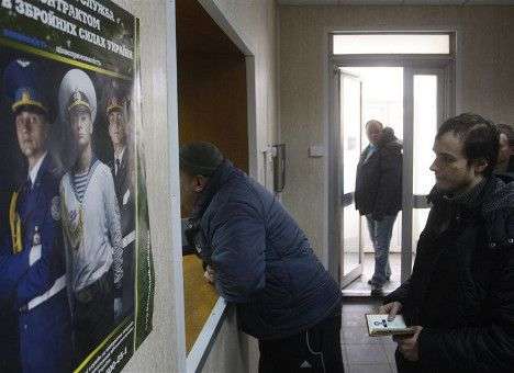 В военкоматы обратились уже более 40 тысяч добровольцев, — Парубий