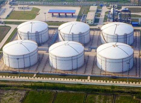 Впервые с 1990 года США продадут часть нефти из стратегического резерва