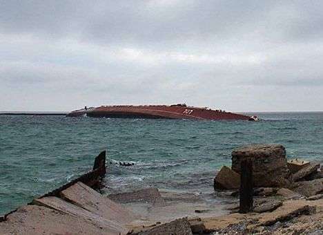 В крымской бухте Донузлав затопили уже четвертый корабль