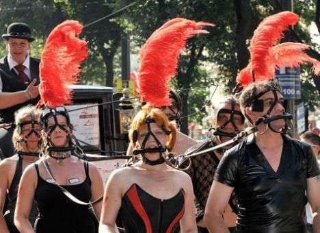 В Британии начинают официально регистрировать однополые браки