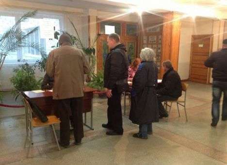 В Крыму начался непризнанный миром референдум (ФОТО)