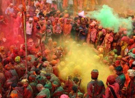 Индия отмечает праздник красок Холи