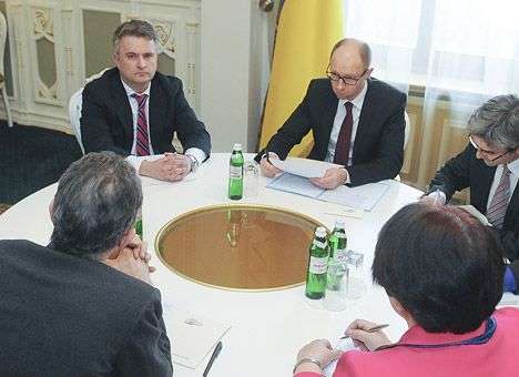 Яценюк призвал срочно создать комиссию из глав минобороны Украины, РФ, США и Великобритании