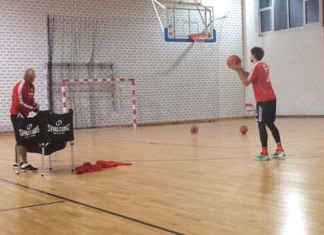 Футболист «Баварии» снова показал свое умение в баскетболе (ВИДЕО)