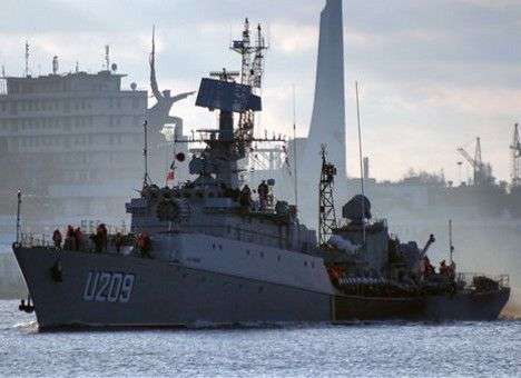 Российские оккупанты закидали боевыми гранатами корвет «Тернополь»