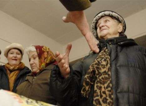 Крымчанам начали выплаты пенсий в рублях по курсу гривни