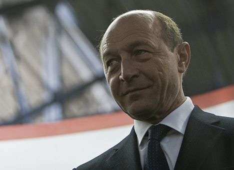 Президент Румынии предложит в Гааге передислоцировать войска НАТО