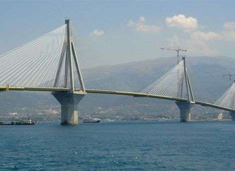 Россия будет тянуть электричество в Крым полтора года