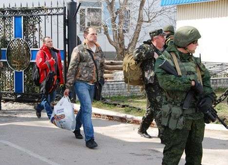 Минобороны РФ подумает, выпускать ли украинских военных из Крыма с оружием