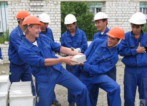 Россия собралась отправить в Крым студенческие стройотряды