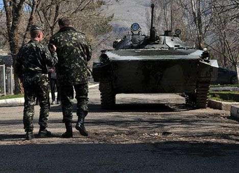На север Крыма везут российские танки