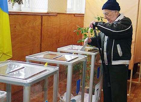 В поединке Тимошенко с Порошенко выигрывает Она, - политолог