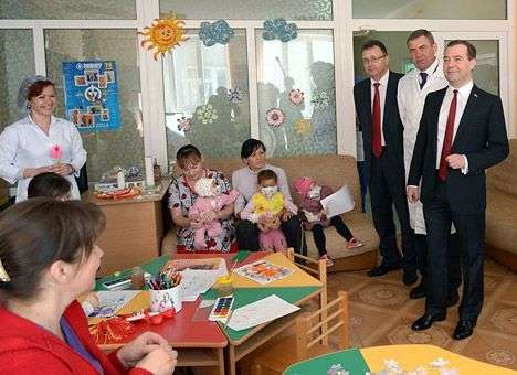 Медведев хочет заставить крымчан пить морскую воду