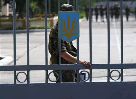 Турчинов уволил в запас военных из Крыма