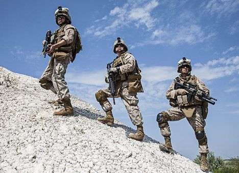 НАТО замораживает все военное и гражданское сотрудничество с Россией