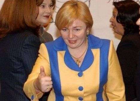 Бывшая жена Путина носит костюм цветов флага Украины