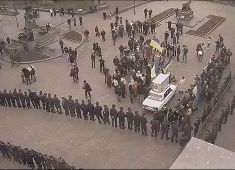 Одесситы дружно наплевали на запрет митинговать под зданием мэрии (ФОТО)