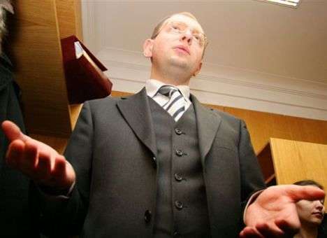 Яценюк назвал причины падения экономики Украины