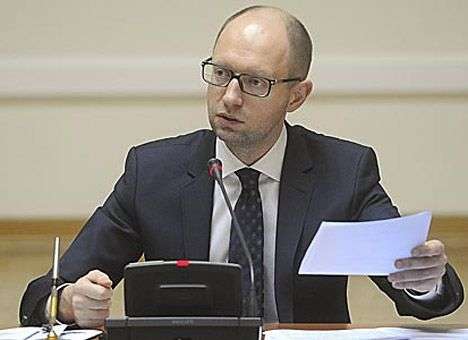 Яценюк: курс гривни стабилизируется в течение мая