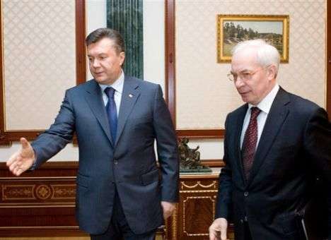 Янукович и Азаров остались без пенсий