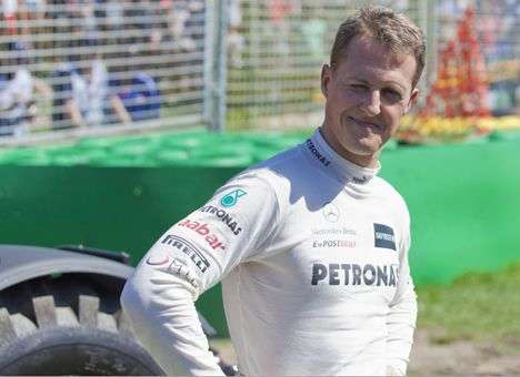 Шумахер начал реагировать на голоса и фокусировать взгляд